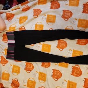 Lululemon size 4 leggings guc black